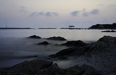 日出在西昌岛美丽的老桥上 石头 树 海洋 海上图片