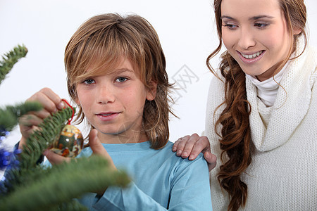 儿童装饰圣诞树图片