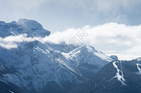 意大利冬季雪下高山 冬季意大利 圆弧 冬天 丘陵图片