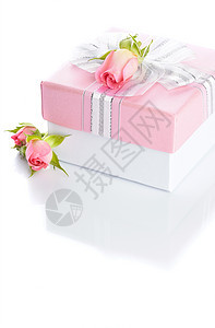 带银弓和玫瑰的礼物盒 庆典 花 销售 包装 纸图片