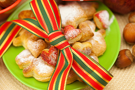鱼 饼干 坚果 苹果 弓 箱 礼物 圣诞球 面团 核桃图片