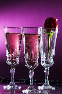香槟杯 葡萄酒 闪闪发光 酒精 礼物 假期 爱 气泡 情人节图片