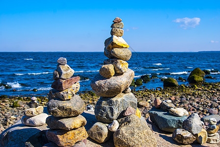 石头塔 假期 海岸 活力 石塔 反射 地平线 和谐 日落图片