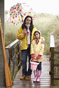 带雨伞的母亲和女儿 沉淀 希望 不开心 天 离婚的 下雨图片