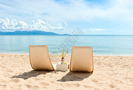 海边海滩上的椅子 海浪 浪漫的 水 娱乐 热带图片
