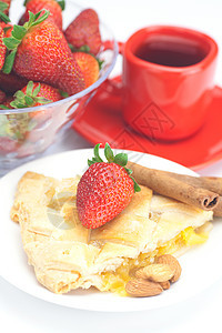 苹果馅饼 肉桂 一杯茶和草莓异醇 舒适 家图片