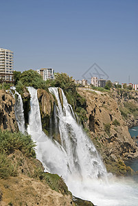 土耳其安塔利亚的D 低层瀑布 岩石 杜登 河图片