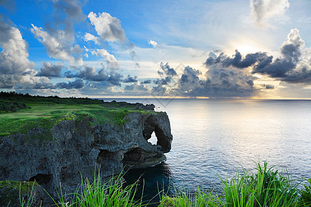 岩石上的日落 在冲绳 曼扎莫 海岸 晴天 旅行图片