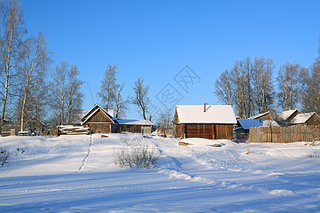 沿海河上积雪的建筑物 住宅 安静 冰 阳光 雪堆背景图片