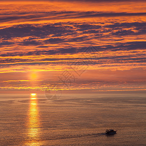 船舶或帆船航行海 宁静 日落 地中海 奢华 港口 太阳图片