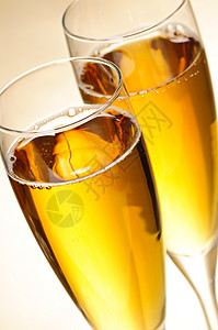 香槟杯 浪漫 红酒杯 玻璃 高脚杯 酒精 干杯 庆典 聚会 闪闪发光背景图片