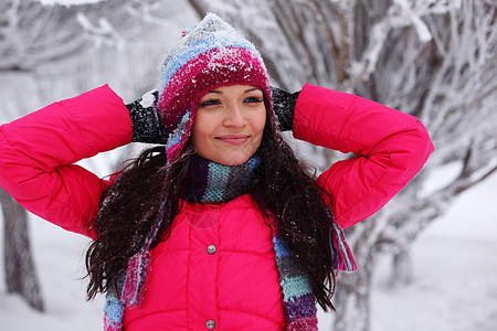 冬季妇女 微笑 圣诞节 可爱的 毛衣 寒冷的 青年 帽子图片