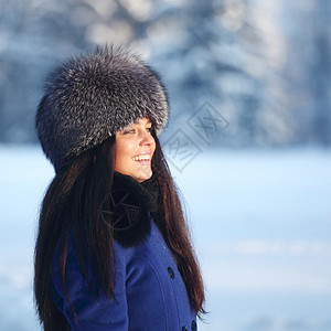 冬季妇女 美丽的 毛衣 雪花 圣诞节 幸福 美丽 假期 头发图片