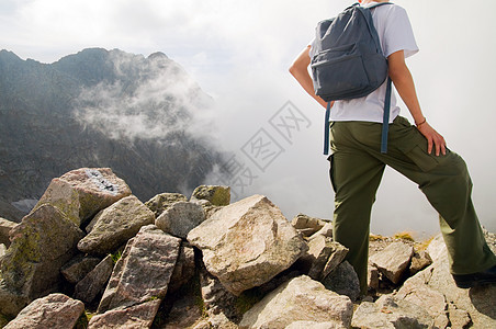 山区积极旅游者 草地 场地 蓝色的 风景 假期 波兰 塔特拉图片