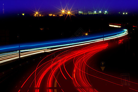 夜间公路上红色和白色的轻型小路 线条 驾驶 高速公路图片