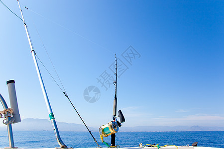 装有越野渔具的拖钓渔船 深的 季节 金的 海 海洋图片