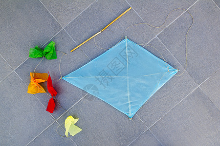地板上传统钻石形状的风筝花式图片