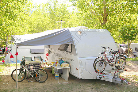 露营野营房篷树公园自行车图片