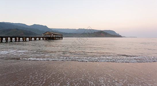 哈纳莱伊湾Kauai的日出 港口 美丽 浪漫的 码头图片