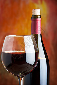 酒 玻璃和瓶子 酒精 勃艮第 液体 玻璃器皿 葡萄酒 气泡图片