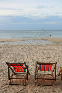 泰国Samui岛夏季沙滩座椅 阳光 精彩的 蓝色的图片