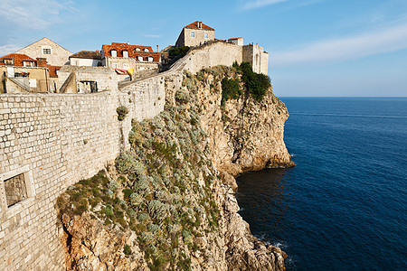 令人惊叹的Dubrovnik防守墙壁在克罗地亚Cliff上建造图片