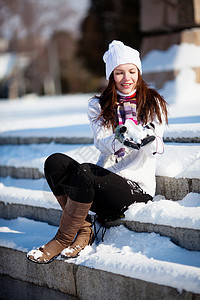 女孩玩雪 头发 冬天 美丽 户外 雪花 寒冷的图片