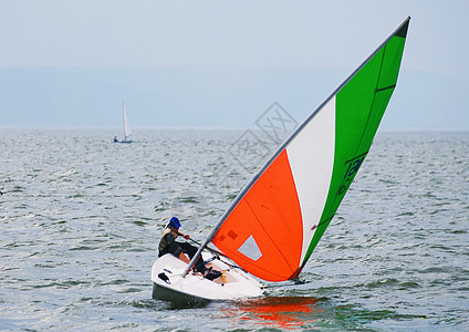 游艇参加帆船比赛活动 冒险 假期 闲暇 海 旅行图片