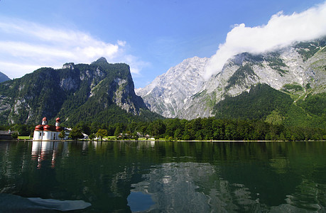 山区湖和教堂 雪 阿尔卑斯山 德国 巴塞洛缪 水 假期 地标图片