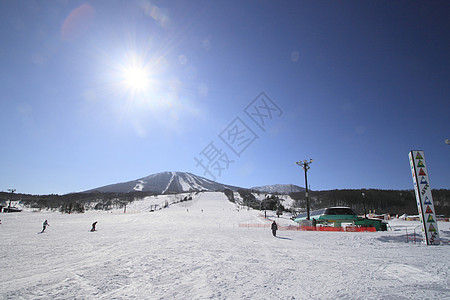 滑雪运行 东北地区 阳光 冰 日本 滑雪胜地 粉雪 岩手县图片