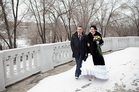 冬季步行 结婚 女孩 女士 花朵 马夫 美丽 外套图片