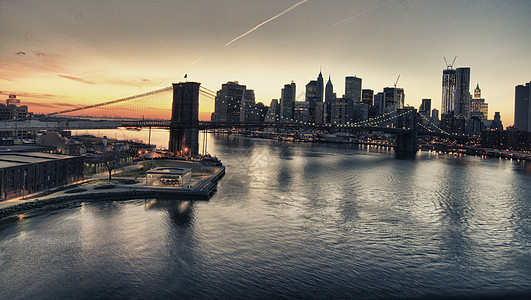 纽约布鲁克林大桥上的冬日落 天空 海港图片
