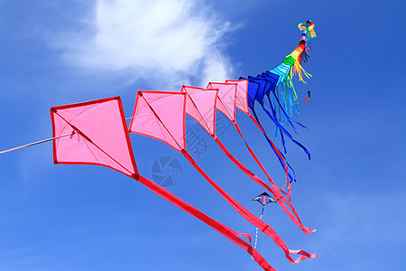 CHA-AM - 三月十日 泰国第12届实习会的多彩风筝 海滩 自由的背景图片