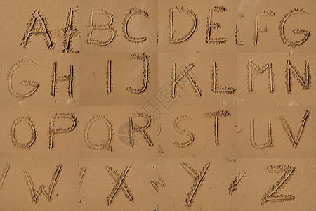 字母字在沙滩上写成 语言 夏天 童年 户外 教学 幼儿园图片