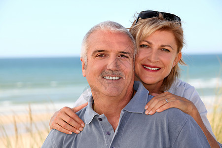 海滩上一对夫妇的肖像 户外 空气 蜜月 呼吸 0岁图片