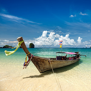 泰国海滩上长尾船 岛 旅行 旅游 放松 甲米图片
