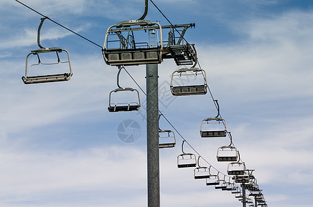 空坐扶椅 蓝色的 滑雪 山 云 高的 寒冷的 自然 椅子图片