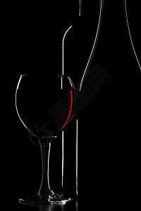 葡萄酒瓶和玻璃杯黑色上 庆祝 奢华 法国 饮料 酒厂图片