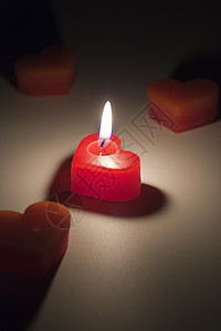 心形蜡烛 婚礼 白色的 火 沉思 假期 火焰 祈祷 庆典图片