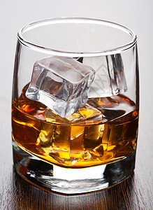 威士忌 黄色的 波旁酒 冰 白兰地 奢华 岩石 饮料 高脚杯图片