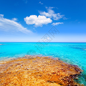 具有松绿海的海滩 地标 夏天 西班牙 天空 石头 蓝色的图片