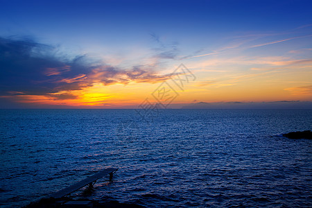 地中海岛落日 海洋 金的 天空 黄昏 旅游 蓝色的图片