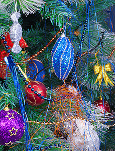 圣诞树装饰 有明亮玩具 新年 庆典 十二月 枞树 庆祝图片