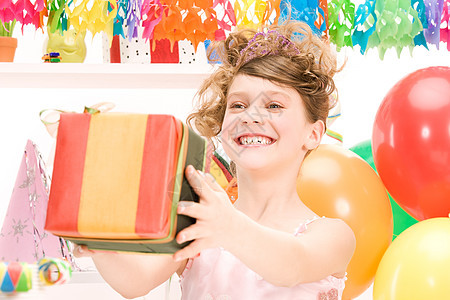 带气球和礼品盒的派对女孩 周年纪念日 乐趣 享受 展示图片