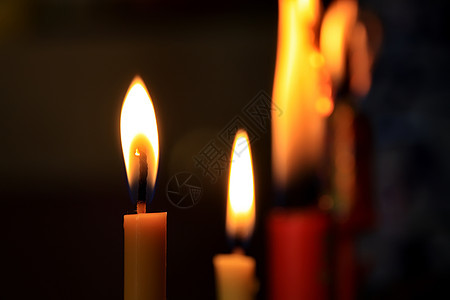 蜡烛 白色的 柔软的 场景 教会 假期 圣诞节 灯光 冥想背景图片