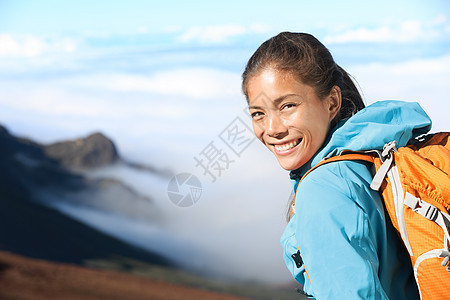 登山者肖像 游客 快乐的 假期 远足 冒险 远足者 春天图片