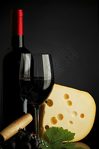 黑色红酒和奶酪 布里干酪 切割 食物 喝 奶制品 红酒杯 意大利语图片