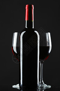 红酒玻璃双周黑背景 精神 葡萄藤 品尝 红酒杯 奢华 瓶子图片