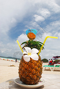 热带热带鸡尾酒 可乐达 冰镇果汁朗姆酒 菠萝 夏天 橙子 茶点图片