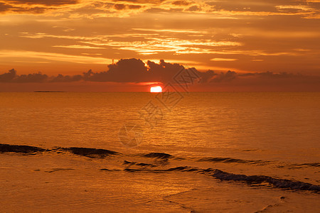 海滩日落 海岸 热带 地平线 蓝色的 海浪 云 夏天 泰国图片